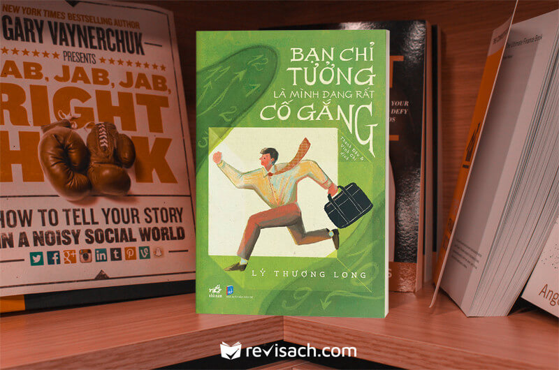 review-cuon-sach-ban-chi-tuong-la-minh-dang-rat-co-gang-revisach.com